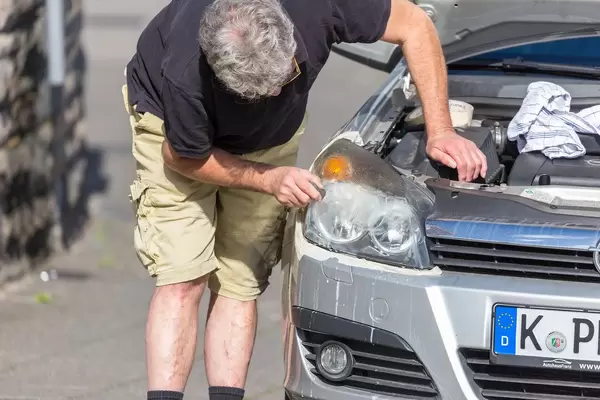 Autopanne in der Stadt