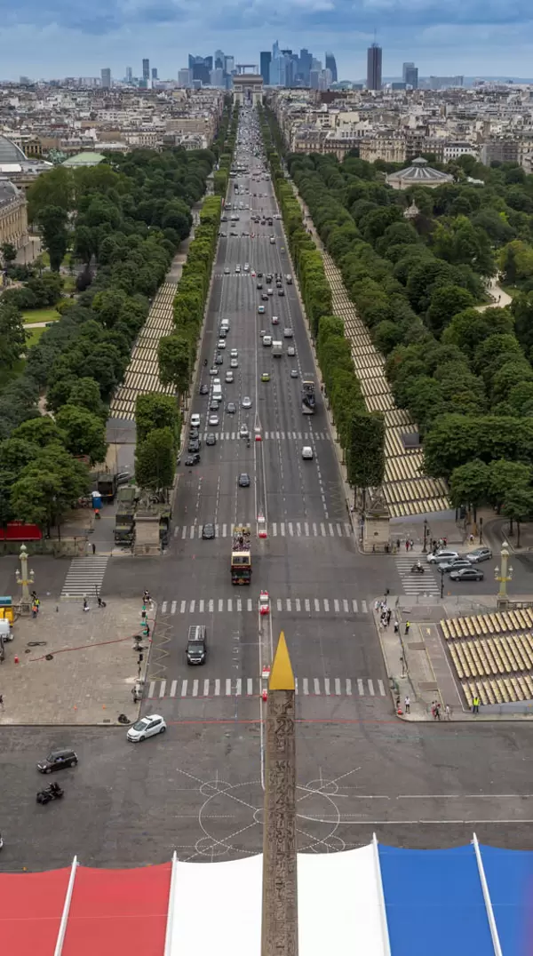 Avenue des Champs-Élysées (Les Champs)
