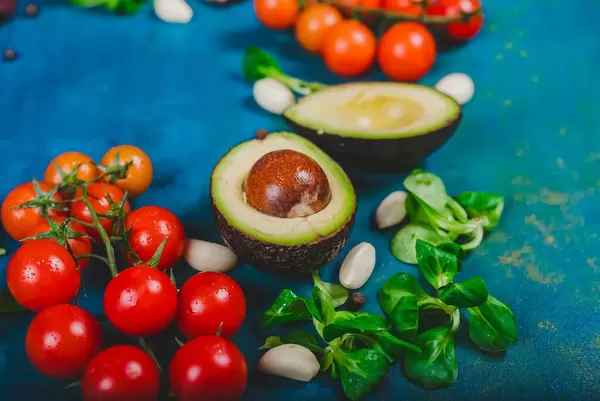 Avocado And Tomatoes (Flip 2019)