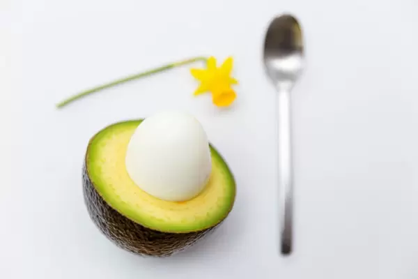 Avocado-Eierbecher zu Ostern