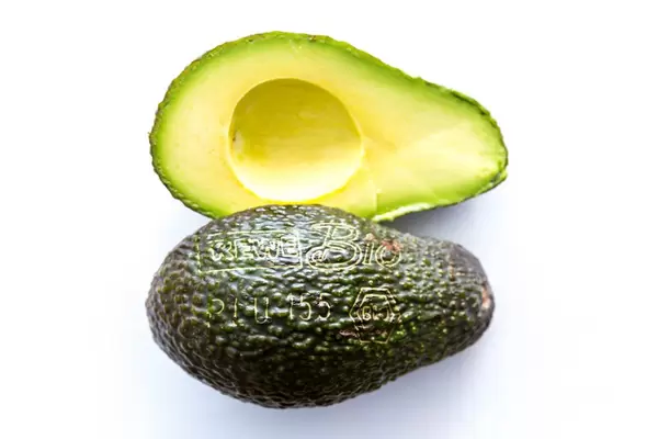 Avocado mit Gravur