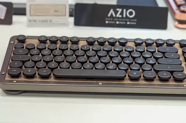 Azio Retro Classic Tastatur auf der IFA Berlin 2018