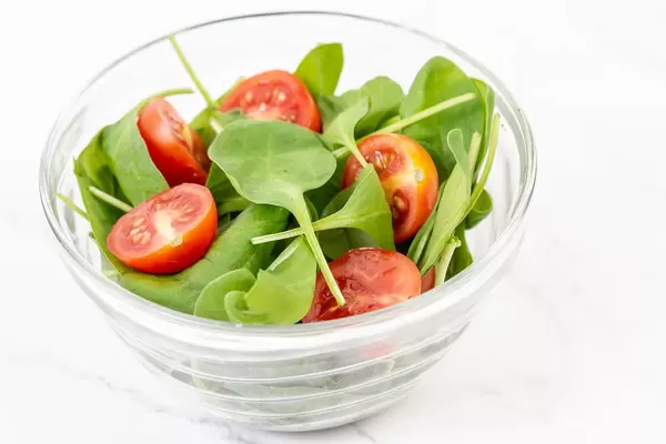 Baby Spinach wirh Cherry Tomato in the bowl (Flip 2019)