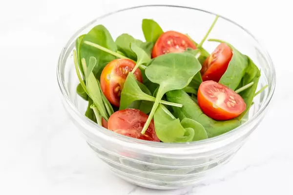 Baby Spinach wirh Cherry Tomato in the bowl