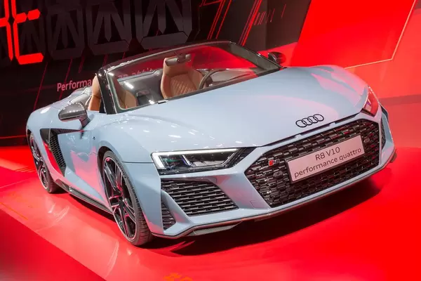 Babyblue cabriolet Audi Spyder R8 V10 performance Quattro  with 7-speed S-tronic transmission