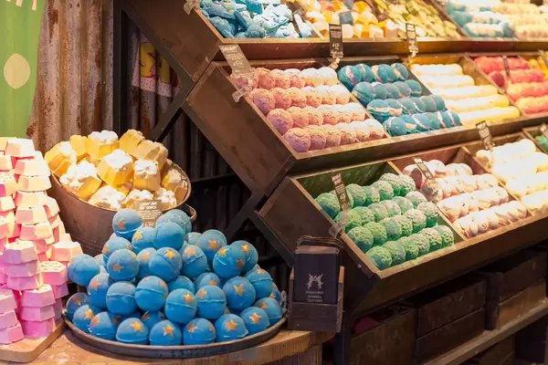 Badekugeln in einem Geschäft in Rom