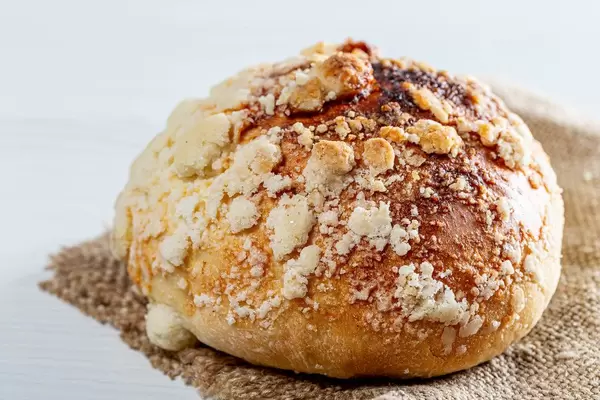 Baked bun with sugar crumbs on burlap (Flip 2019)