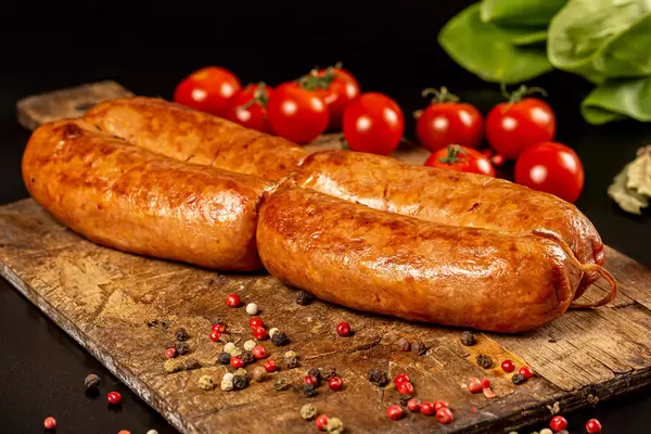 Baked chicken sausages with colorful peppercorns and tomatoes