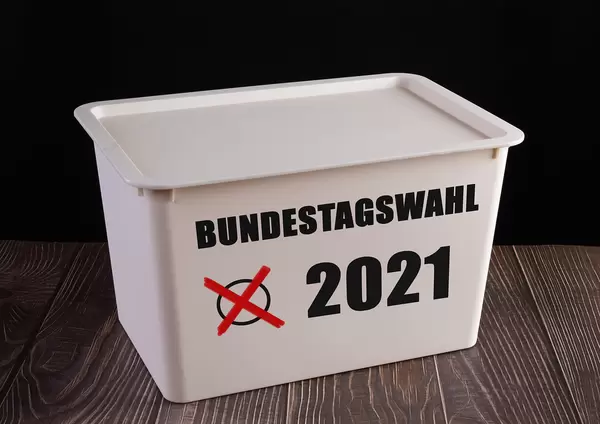 Ballot box with Bundestagswahl 2021 text