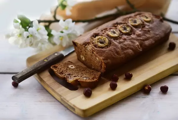 Banana bread with hazelnuts