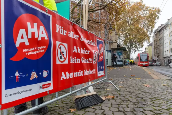 Banner with basic rules against Covid infection and ban of glass bottles in the Zülpicher Str. in Cologne
