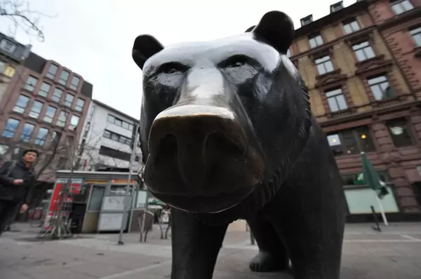 Bär symbolisiert den Bärenmarkt - Börse Frankfurt