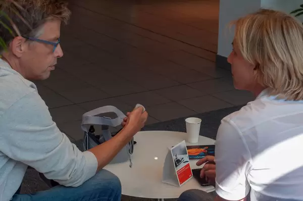 Barcamp-Teilnehmer beim Networking