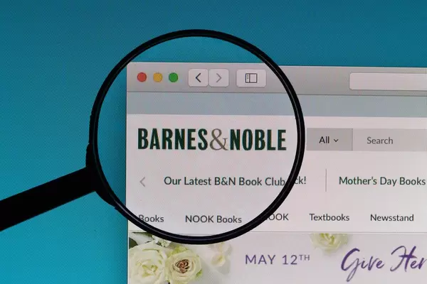 Barnes&Noble logo under magnifying glass