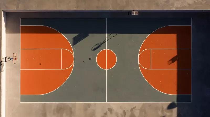 Basketballfeld von oben mit Schattenwurf