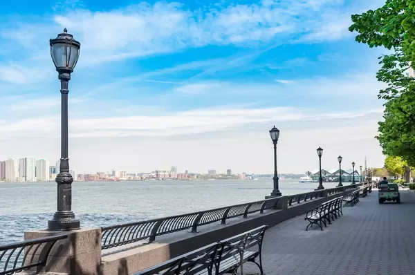 Battery Park: The Esplanade