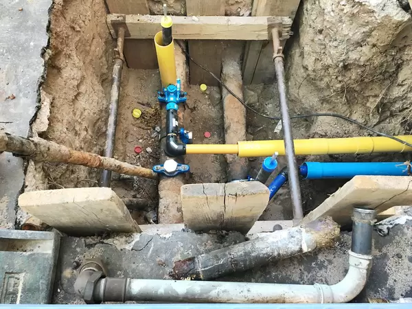 Baustelle mit Rohren