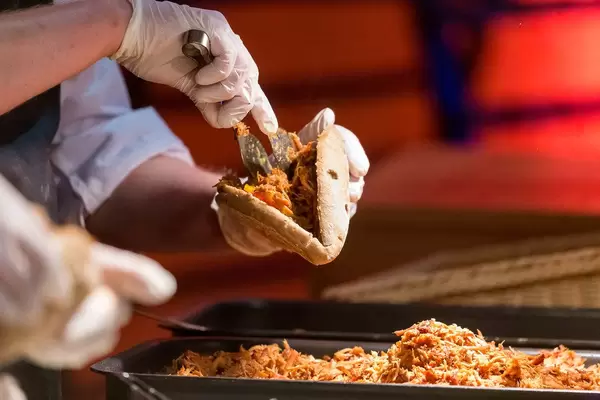 Bavarian pulled sandwich wird vorbereitet auf dem Bits & Pretzels Gründer-Event in München