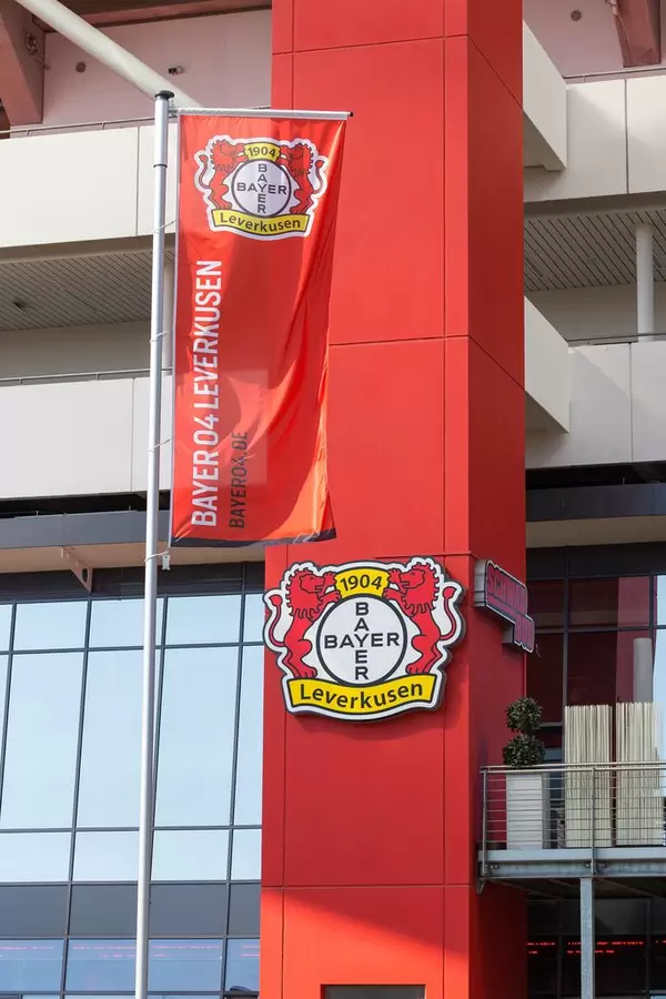 Bayer Leverkusen Flagge und Wappen
