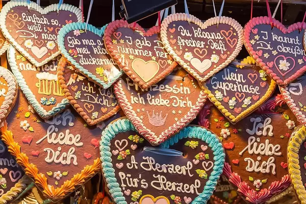 Bayrische traditionelle Süßigkeiten und Pfingstmarkt-Mitbringsel