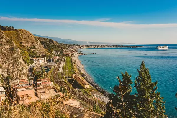 Beautiful Scenery Of Mount Etna And Coastline Of Taormina (Flip 2019)
