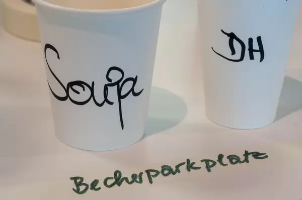 Becher am Becherparkplatz beim Barcamp Köln 2018