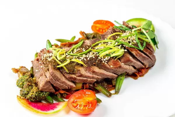 Beef with vegetables and spicy sauce (Flip 2020)