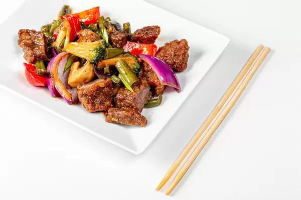 Beef with vegetables in a spicy sauce (Flip 2020)