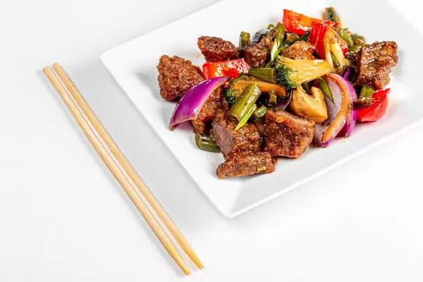 Beef with vegetables in a spicy sauce