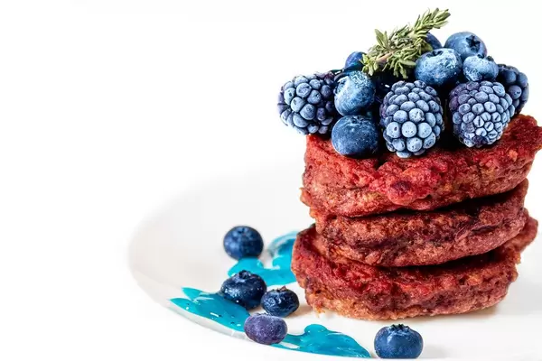 Beetroot pancakes with fresh blue berries (Flip 2019)