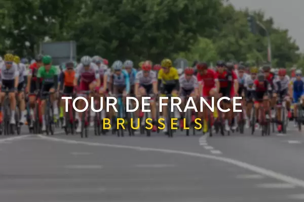 Bei der Tour de France Brussels starten die Radrennfahrer in der Brüsseler Innenstadt