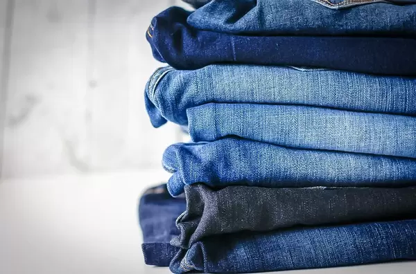 Beinbekleidung in verschiedenen Textilfarben