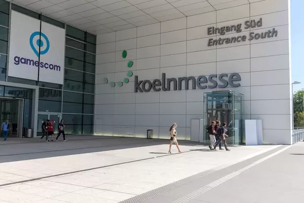 Besucher am Gamescom-Eingang Süd der Koelnmesse GmbH