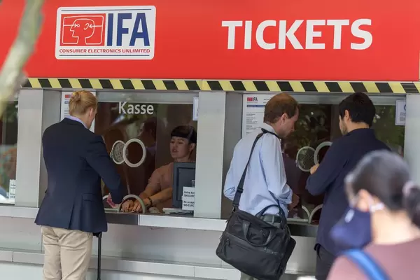 Besucher kaufen IFA 2018 Eintrittskarten