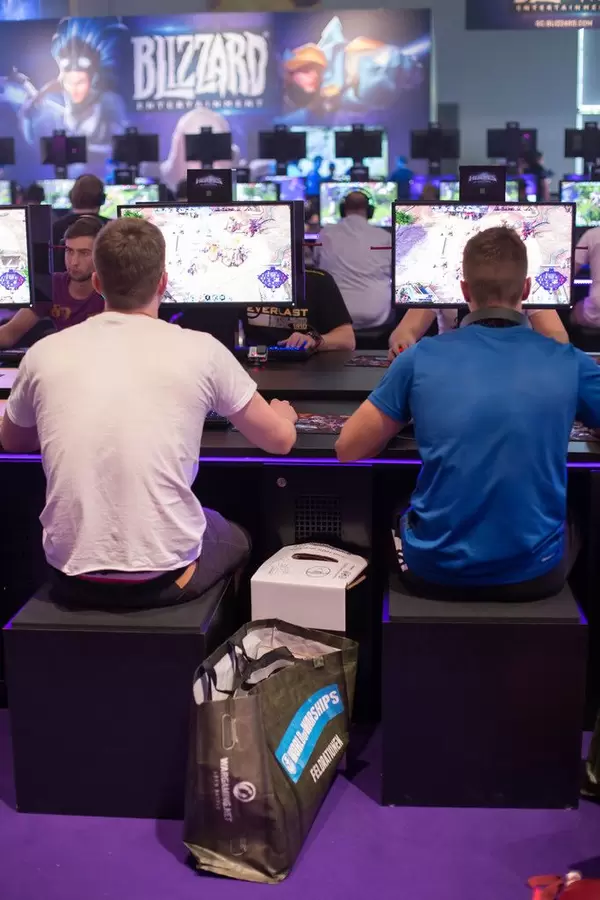 Besucher spielen Heroes Of The Storms