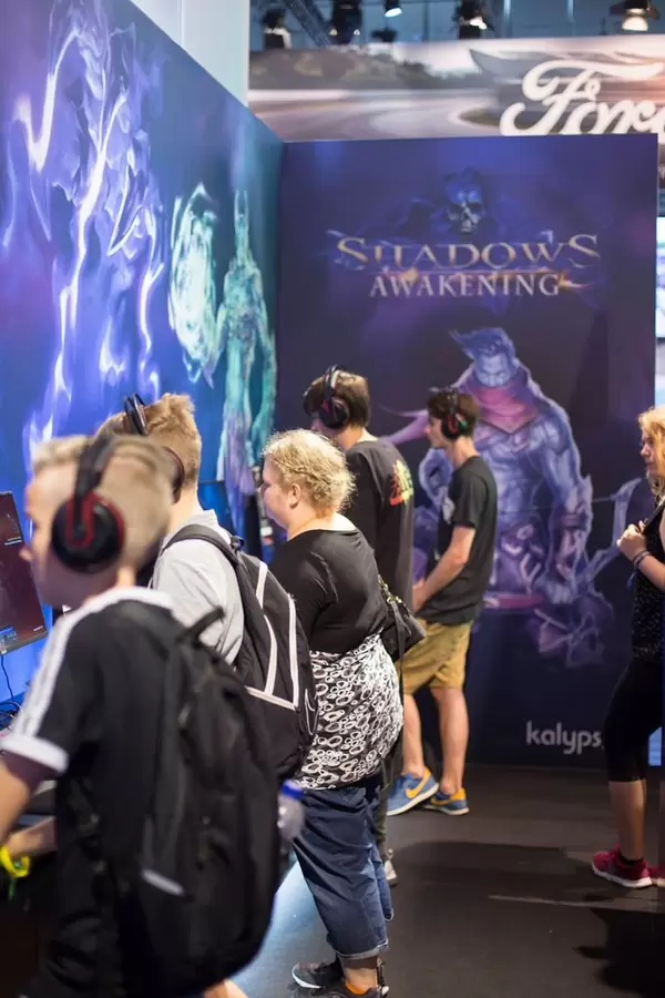 Besucher testen Shadows Awakening