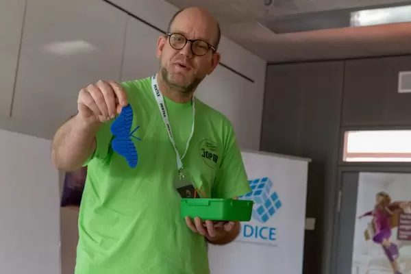 Beweglicher Schmetterling von @DerJopen aus einem 3D-drucker