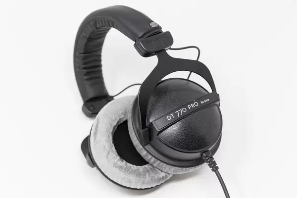 Beyerdynamic DT-770 Pro Referenzkopfhörer für professionellen Sound, Kontroll- und Monitorzwecke