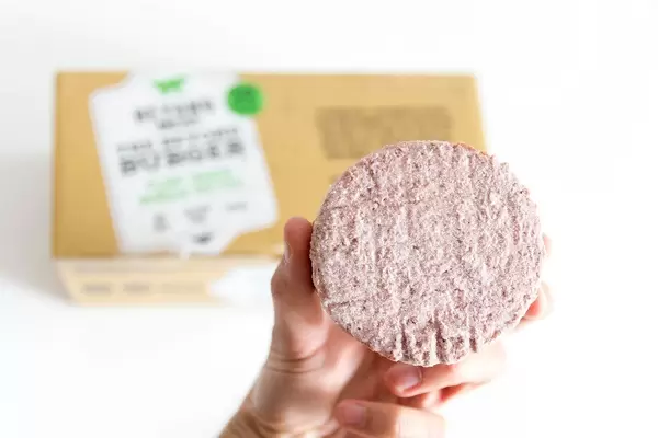 Beyond Meat Pattie: veganische glutenfreie Sojafreie Alternative zum Fleisch