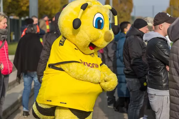 Biene Emma Maskottchen des BVB 09