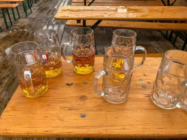 Bierverschwendung auf dem Oktoberfest