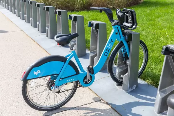 Bike sharing in the US: a blue bicycle from the Chicago bike rental system Divvy locked at a station