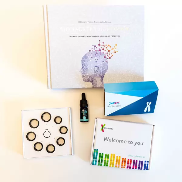 Biohacker's Handbuch mit Oura Ring Size Kit, DanteLabs DNA Analysis Kit, Saliva Collection Kit und Recover CBD von oben