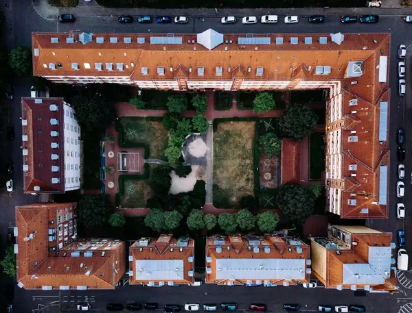 Bird eye view of a residential block in Germany / Vogelperspektive eines Wohnblocks in Deutschland