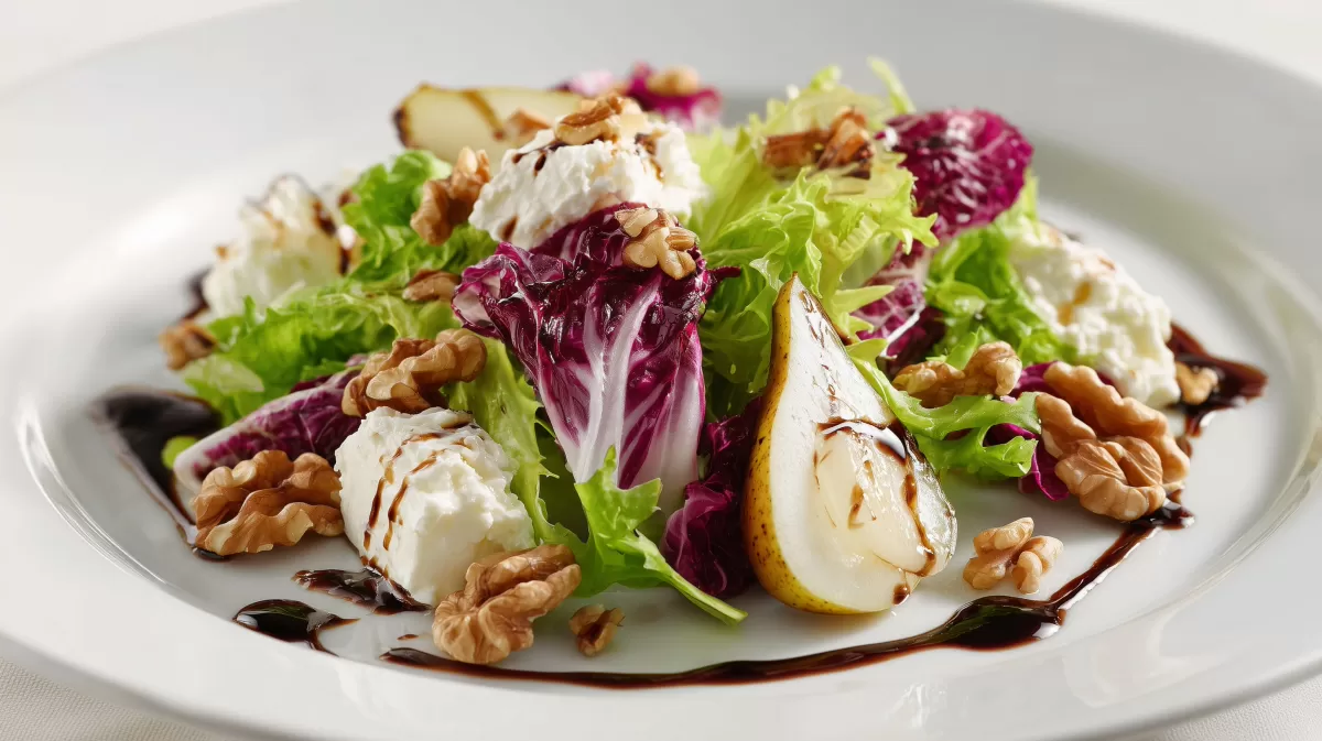 Birnen Ricotta Salat mit Walnüssen und Balsamico