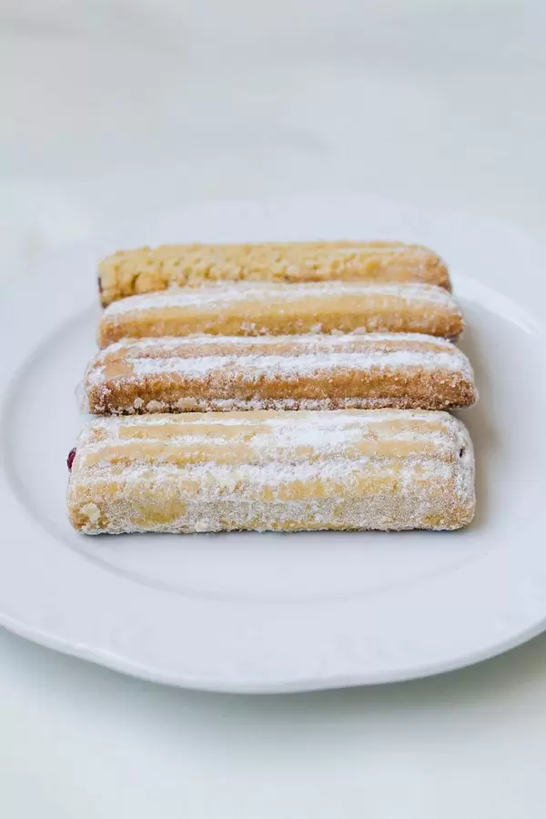 Biscuits with jam filling