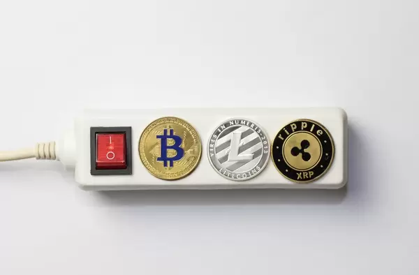 Bitcoin, Litecoin und Ripple auf einem Mehrfachstecker
