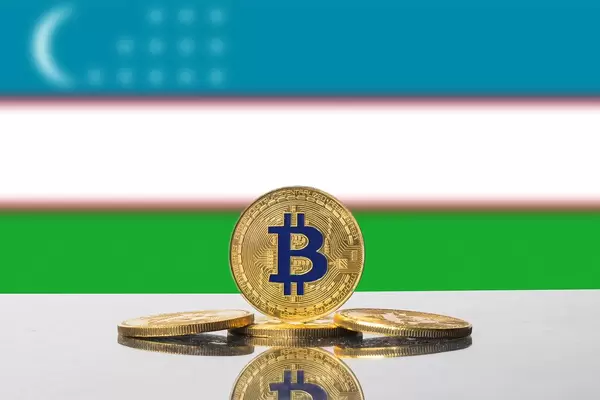 Bitcoins in Gold vor der Flagge des Landes Usbekistan