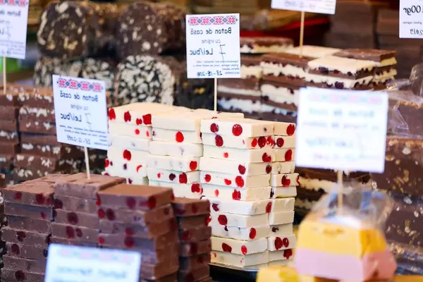 Black and white homemade chocolate bars at Sibiu Christmas market (Flip 2019)