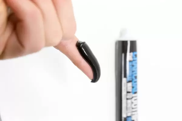 Black coconut charcoal toothpaste for natural teethwhitening